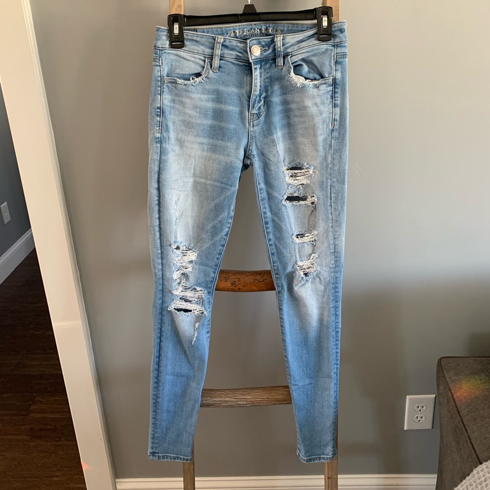 American Eagle woman’s jeans distressed light wash size 4